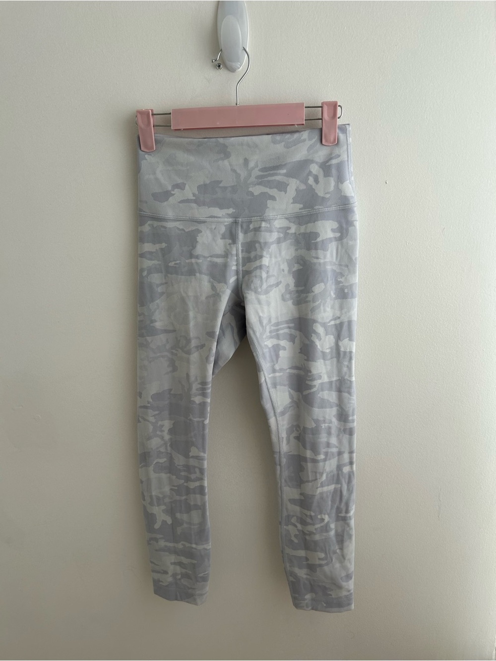 lululemon 🍋 athletica Women’s Light Gray Camo Leggings